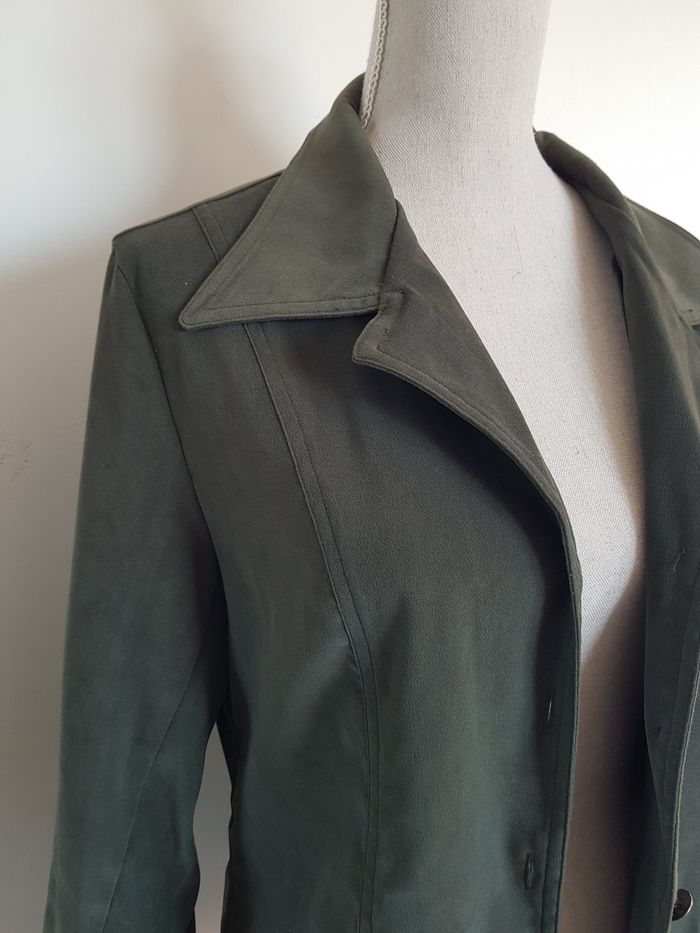 Veste femme verte cintrée. Miss Dynam. Taille 42, 51cm aux aisselles, 65cm de haut. - photo numéro 2