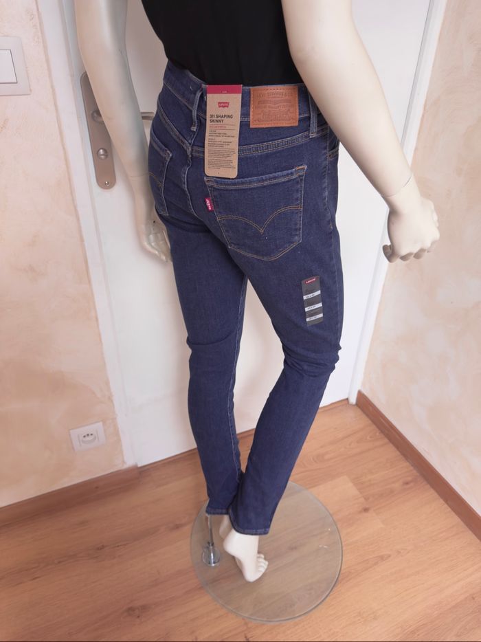 Jean Levi’s 311 Shaping Skinny – Taille W30 L32 – Bleu brut – Neuf avec étiquette - photo numéro 9