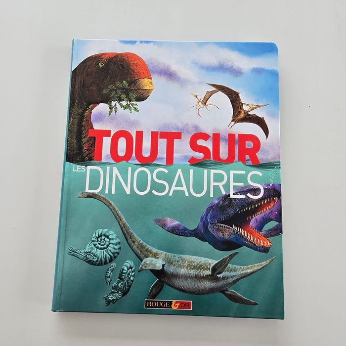 Livre tout sur les Dinosaures