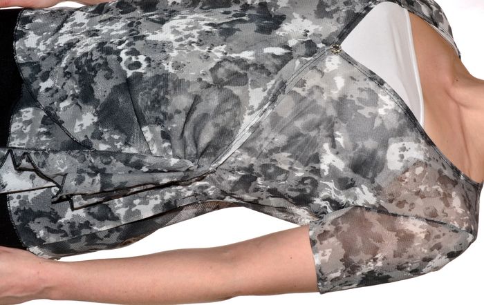 tshirt fin col v gris blanc tacheté transparent taille M - photo numéro 5