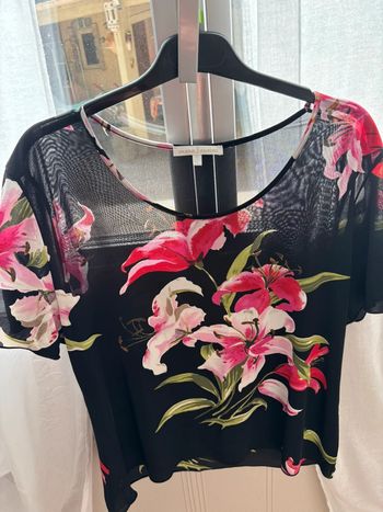 T shirt un jour ailleurs à motif fleuris