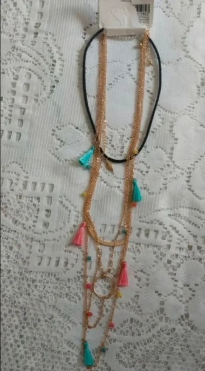 Lot de 2 colliers fantaisies, neufs