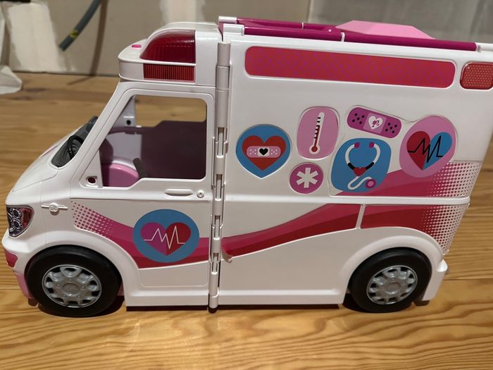 Ambulance barbies - photo numéro 4