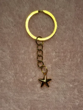 Porte-clés doré étoile