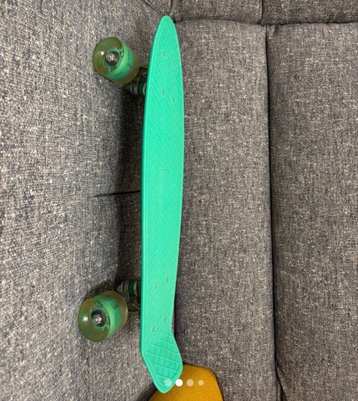 Skate oxybul neuf et roue Lumineuse