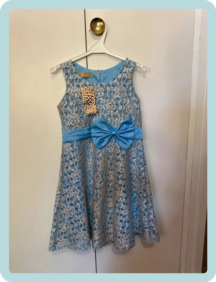 Robe à dentelle bleue