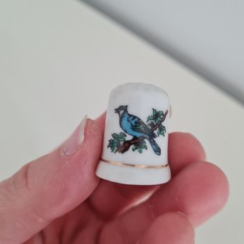 De à coudre en porcelaine