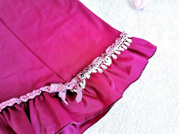 Nuisette bordeaux et blanche à volants- T.XS ou T.34 🖤 - photo numéro 3