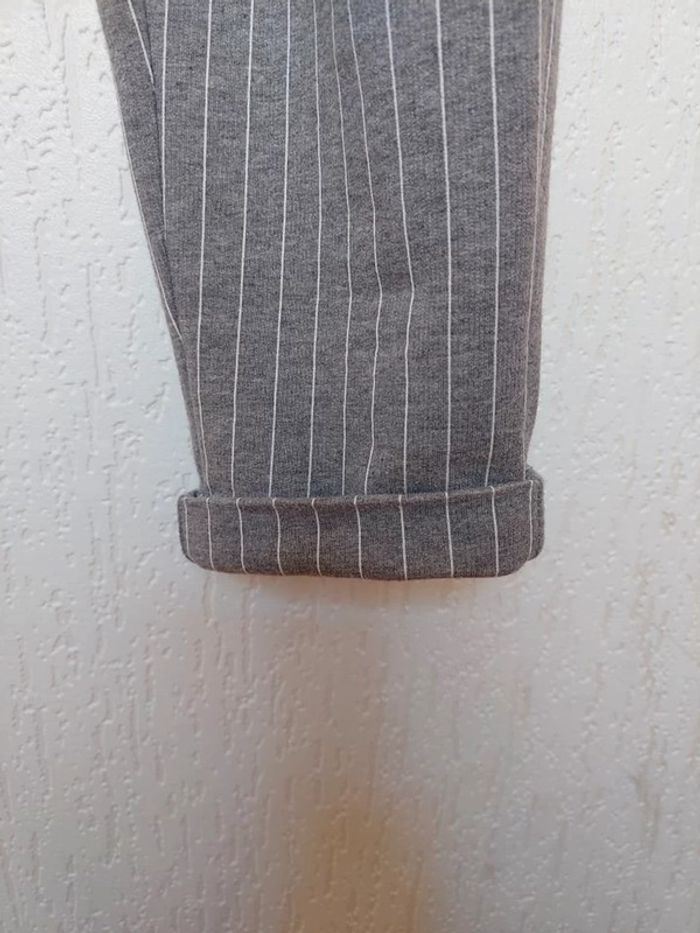 Beau pantalon femme à pinces S Pull&Bear gris à rayures blanches très bon état - photo numéro 6