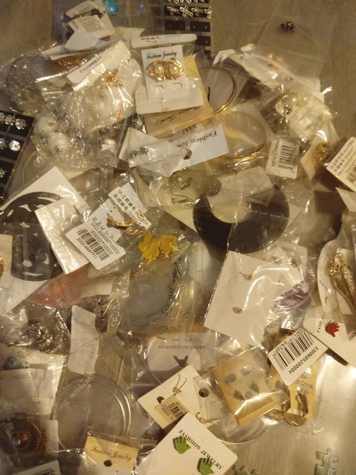 Lot de 191 paires de boucles d'oreilles - photo numéro 4