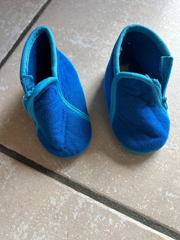 🩵 Chaussons bébé bleu – Taille 19 🩵