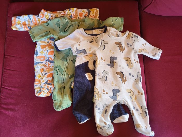 Lot de 4  pyjama gemo 1 mois