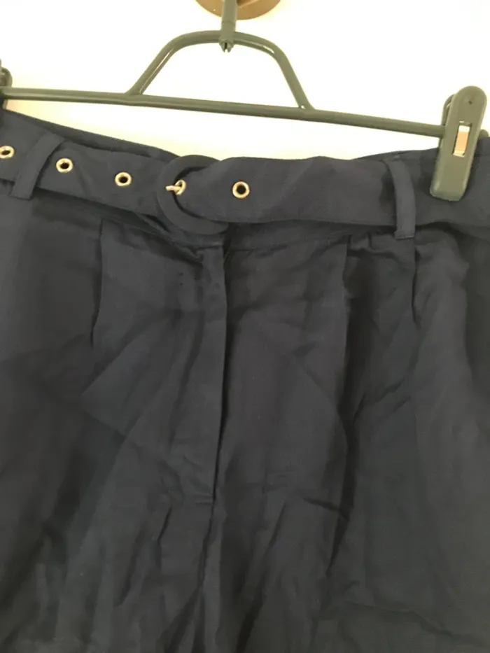 Short bleu - photo numéro 3