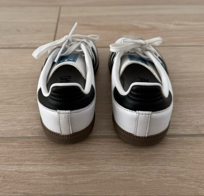 Chaussures Adidas enfant - photo numéro 2