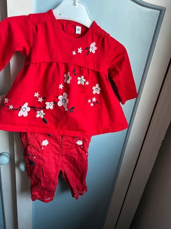Ensemble rouge à fleurs,3 mois