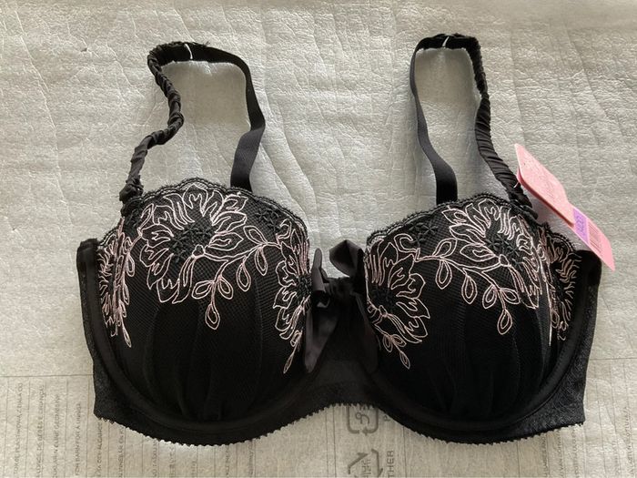 Soutien-gorge noir et rose Affinitas neuf