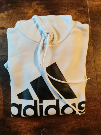 Très joli sweat adidas