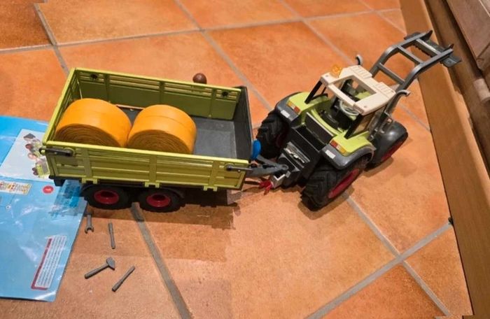 Grand tracteur  avec  remorque  et paille  playmobil  5121 - photo numéro 7