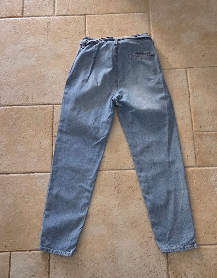 Jean mom Bershka taille haute avec ceinture – coupe tendance – T. XS – excellent état - photo numéro 6