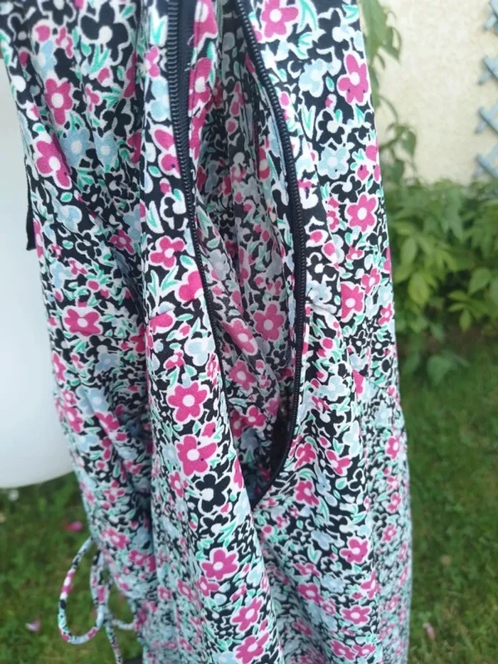 robe fleuries avec une échancrure sur un cote devant taille 54 Bella Diva neuve - polyester - photo numéro 8