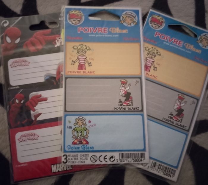 Lot de trois paquets étiquettes "Poivre blanc et Spiderman" 30 au total neufs