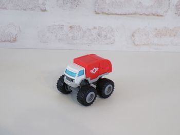 Monster Trucks - Voiture de course - Debri - Les monstres Machines (J5)