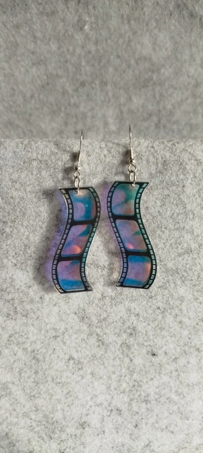 🍄 Boucles d’oreilles ▪ bande de cinéma en acrylique effet holographique
