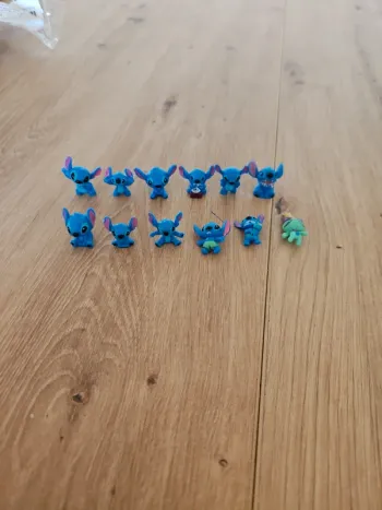 Lot 12  figurines stitch
