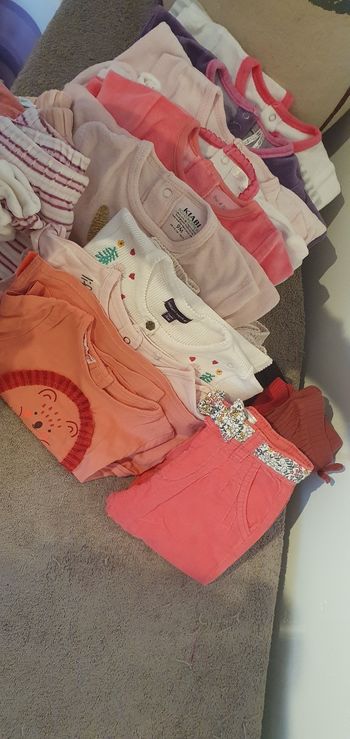 Lot vêtements fille 9-12 mois
