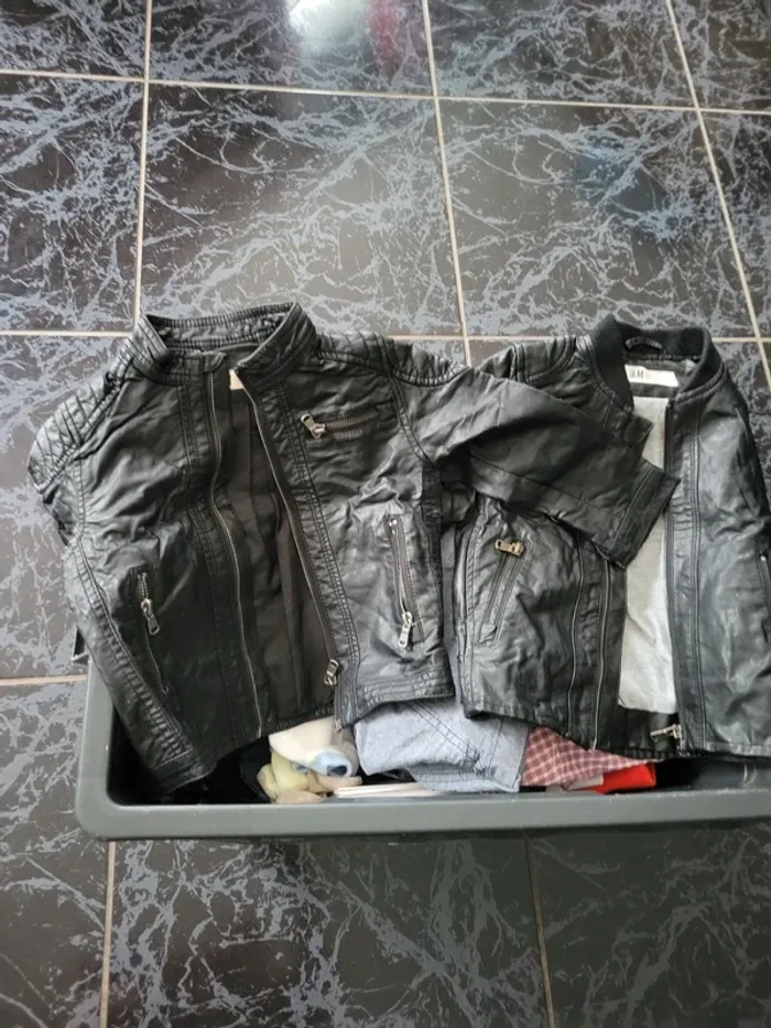 Un bac de vêtements garçon 2 ans - photo numéro 3