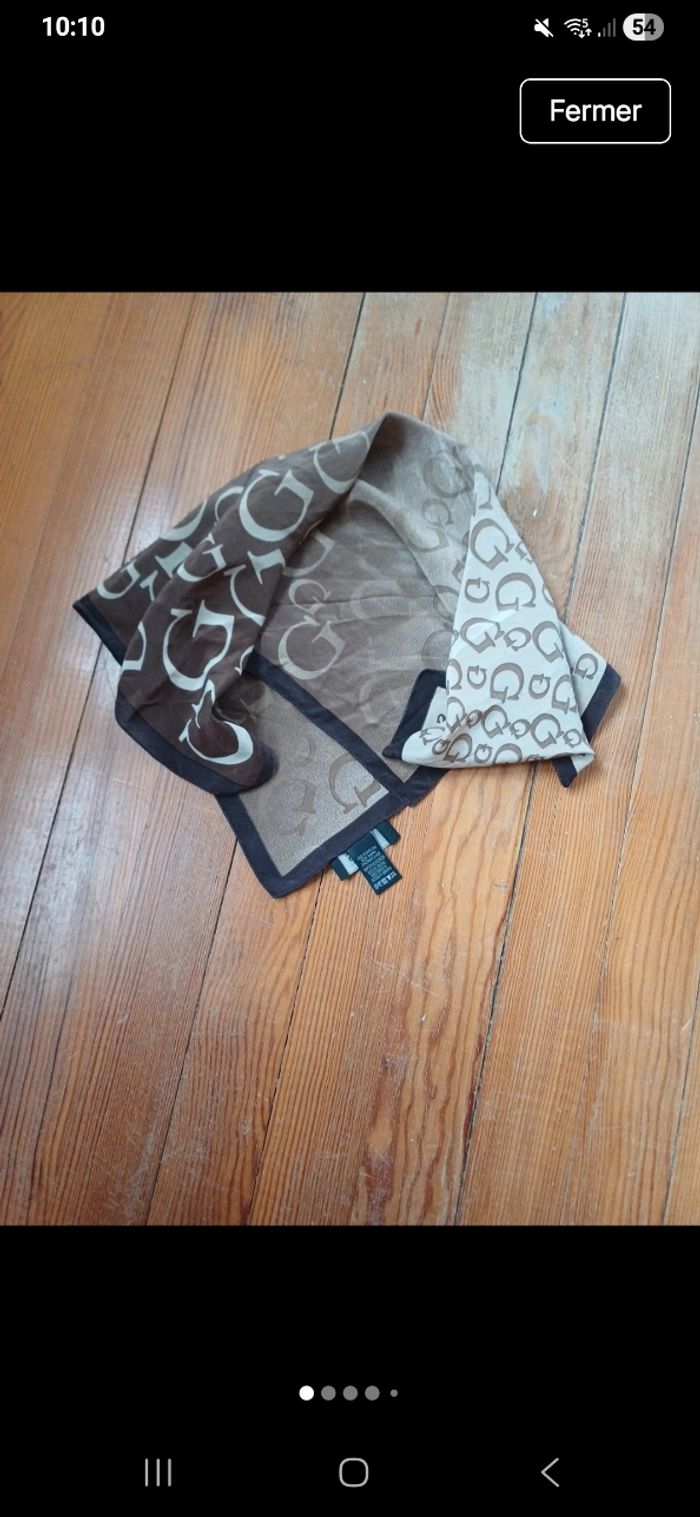 Foulard Guess - photo numéro 1