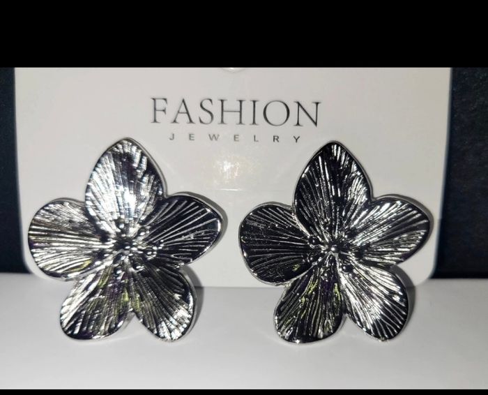 Boucle d'oreille fleur - photo numéro 3