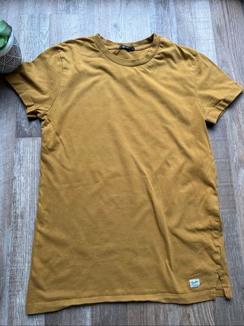 - Tee shirt Bizzbee - Taille S - Très bon état, couture défaire sur un côté