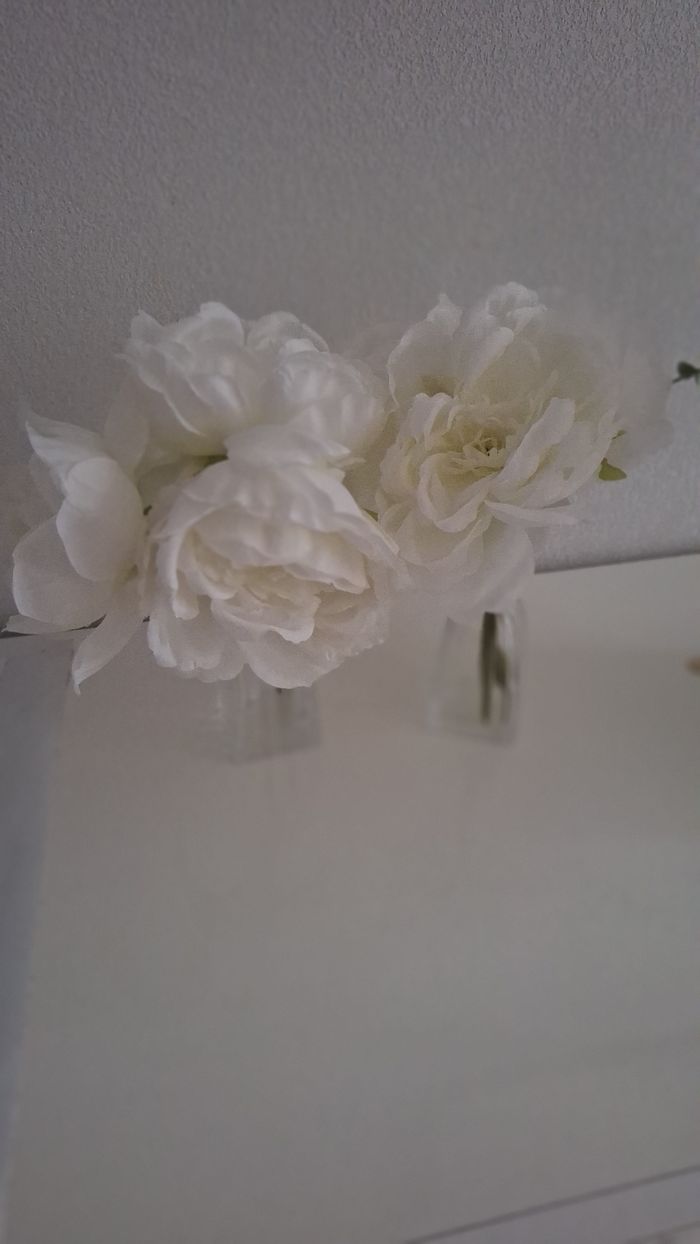 Lot de 2 vases avec bouquets de pivoine blanc
