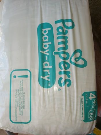 Couche pampers baby-dry taille 4+