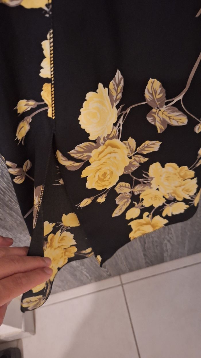Robe longue fleurie noir et jaune type portefeuille - photo numéro 6