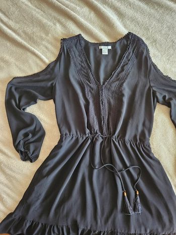 Robe noir à broderies et épaules nues H&M