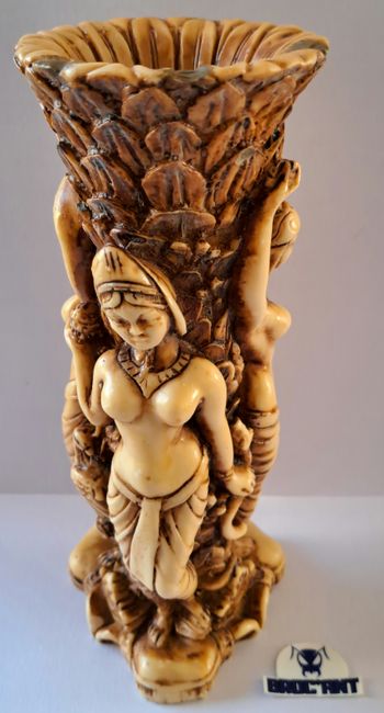 Vase en résine d'inspiration indienne