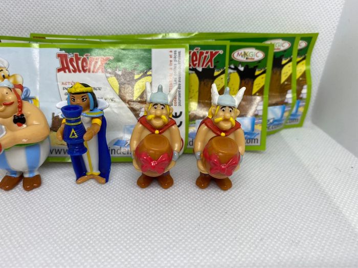 Lot de 5 surprises kinder Astérix 50ans dont asterix a tête droite DE095. Et leurs papiers - photo numéro 4