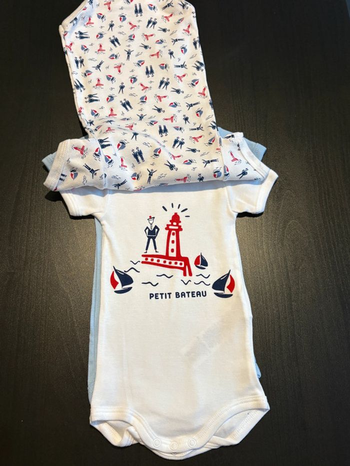 Lot de 3 bodies Manches courtes Petit bateau Taille 3 mois. - photo numéro 2