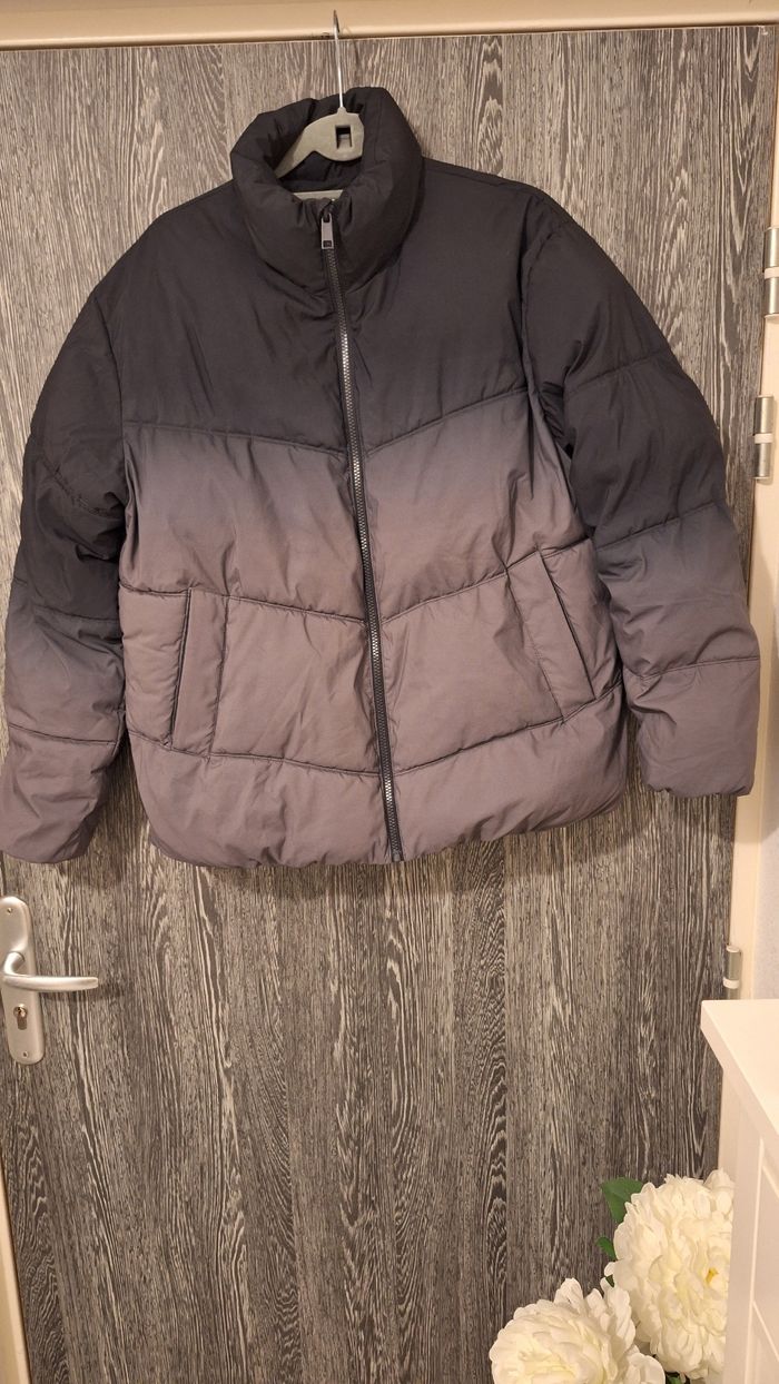 Doudoune épaisse tie and dye gris et noir