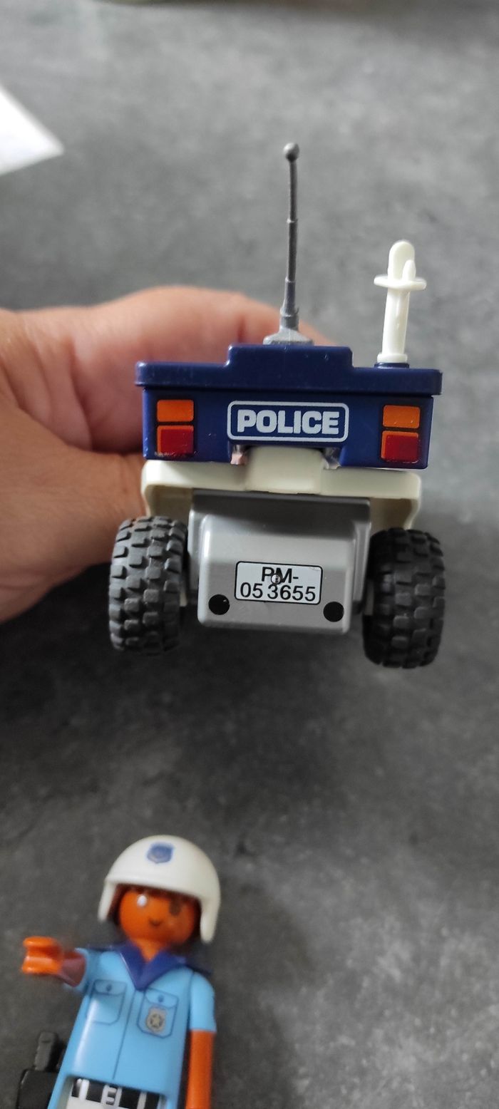 (A79) Playmobil quad police à friction - photo numéro 4