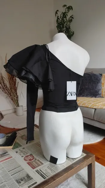 Magnifique top one shoulder volant polyamide nylon