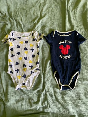 Lot de deux bodies Mickey garçon, taille 23 mois