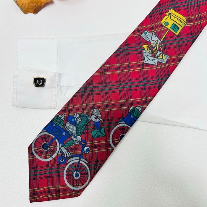 Cravate au motif unique - pigeon facteur tartan rouge - 9,5 cm - Très bon état - photo numéro 4