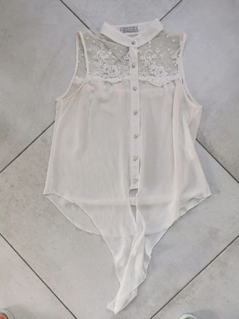 Chemise en dentelle blanche