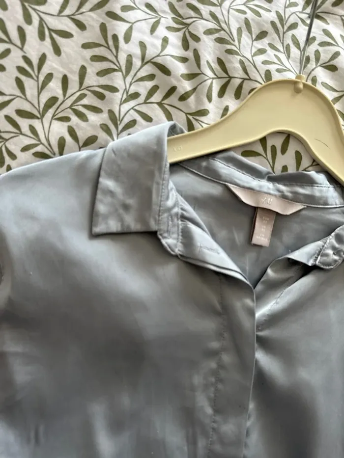 Chemise en satin bleu / gris - photo numéro 2
