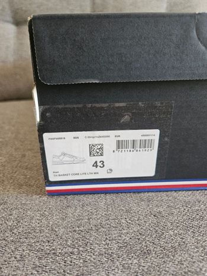 Basket homme Tommy hilfiger neuve
Taille 43 - photo numéro 4