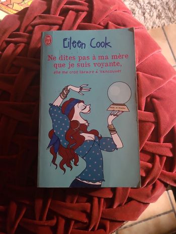 Ne dites pas à ma mère que je suis voyante