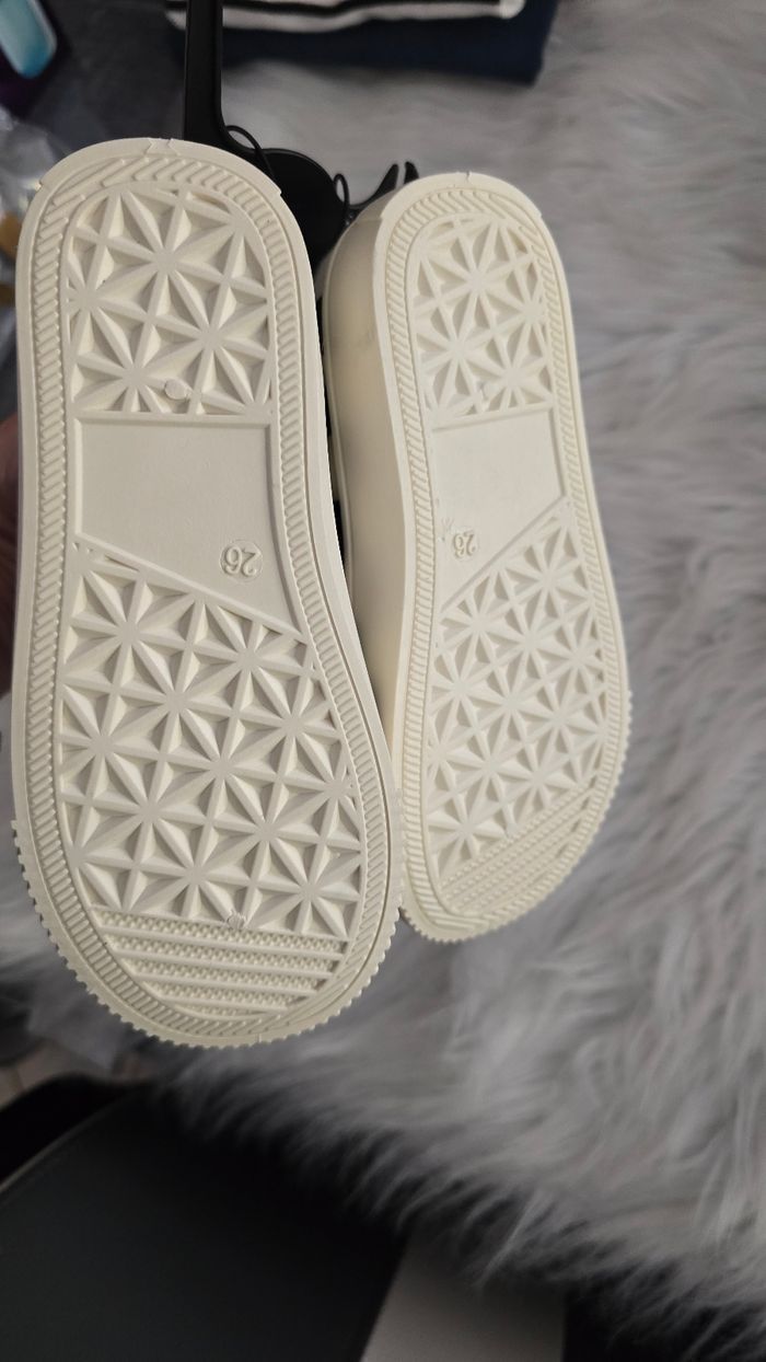 Neuves (non portées) 🌸⚘️baskets mixtes Pointure 26🌸⚘️ - photo numéro 3